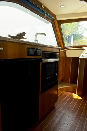 Slide: The Image of Calyber 35 Custom Hardtop Express 2014 - 9