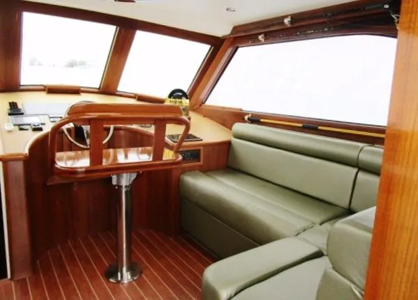 Slide: The Image of Calyber 35 Custom Hardtop Express 2014 - 4