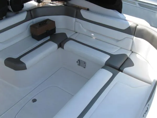 Slide: The Image of Monterey 340 Sport Yacht 2014 - 9