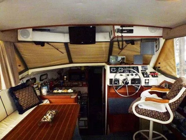 Slide: The Image of Bayliner 3270 1980 - 1