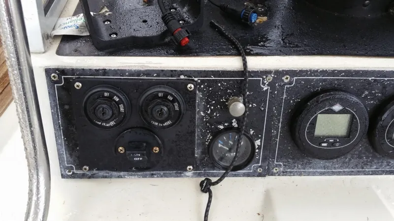 Slide: The Image of Boston Whaler 27 Center Console Cuddy 1986 - 9