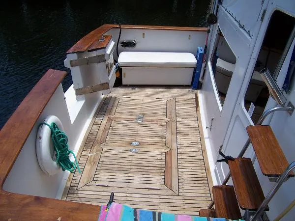 Slide: The Image of Offshore Cockpit Sundeck Trawler 1984 - 4