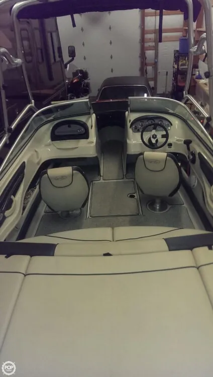 Slide: The Image of Sea Ray 205 Sport Bowrider 2010 - 6