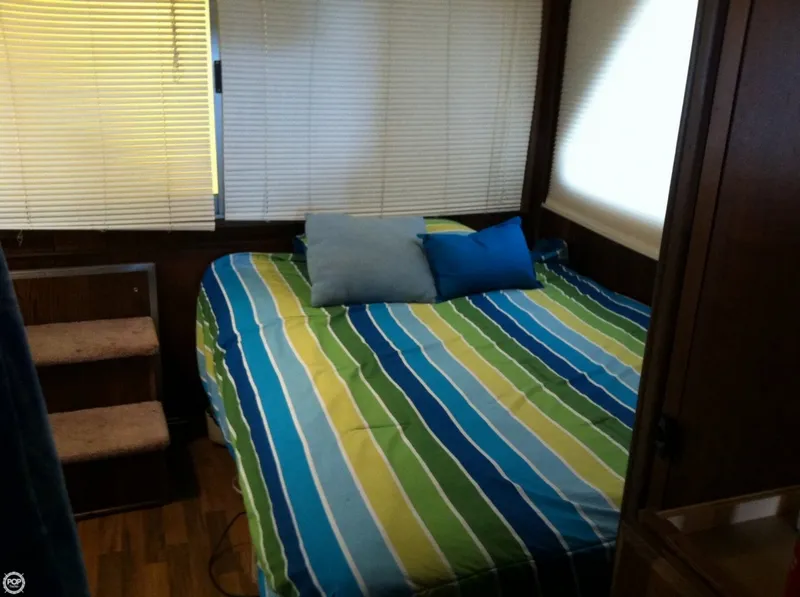 Slide: The Image of Gibson 42 Houseboat 1988 - 3