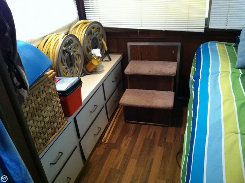 Slide: The Image of Gibson 42 Houseboat 1988 - 4
