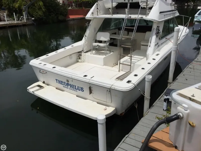 Slide: The Image of Sea Ray 310 Sport Bridge 1992 - 11