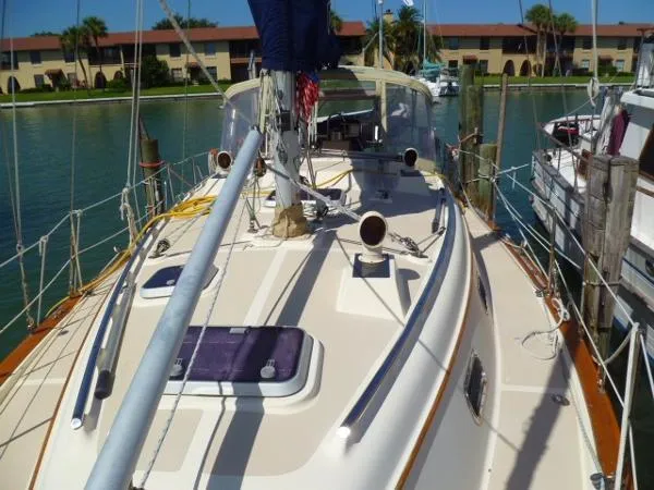 Slide: The Image of Island Packet 350 Cutter 1997 - 2