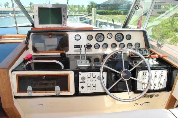 Slide: The Image of Sea Ray 390 1985 - 3