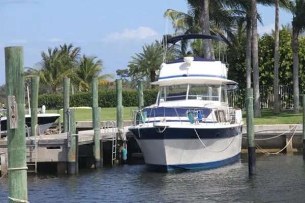 Slide: The Image of Chris-Craft Commander 1986 - 3