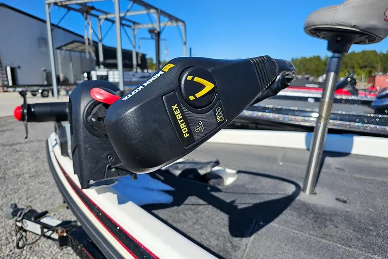 Slide: The Image of 2011 Phoenix 618 Pro boat with Minn Kota Fortrex trolling motor. - 15