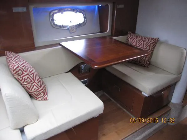 Slide: The Image of Sea Ray 310 Sundancer 2010 - 8