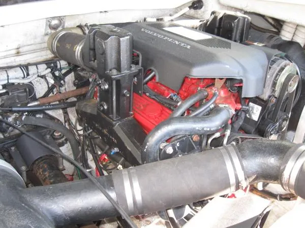 Slide: The Image of Chris-Craft 28 LAUNCH 2003 - 10