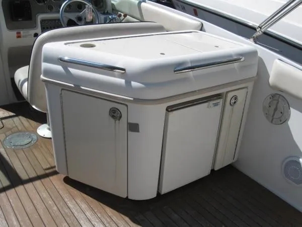 Slide: The Image of Chris-Craft 28 LAUNCH 2003 - 6