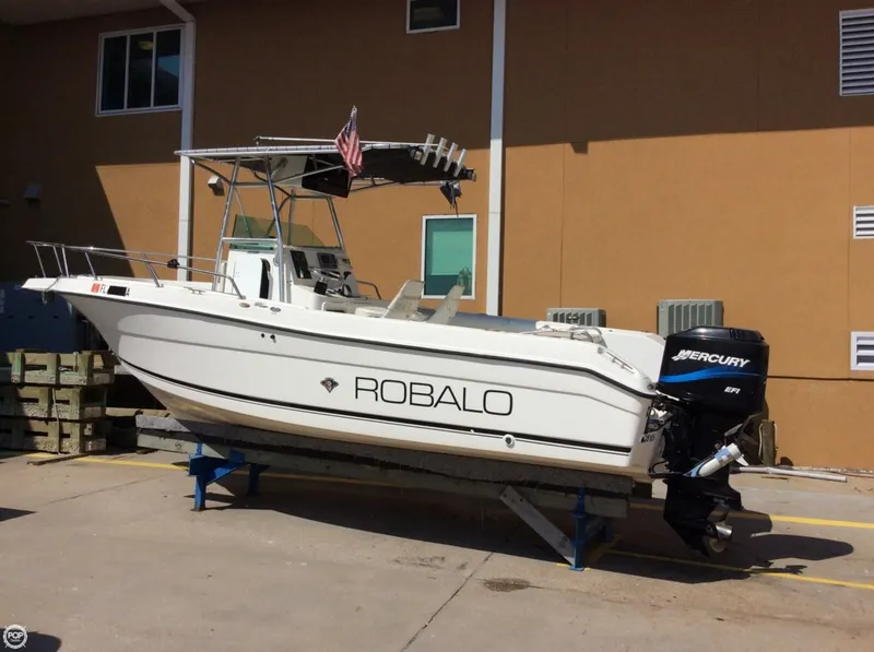 Slide: The Image of Robalo 2220 CC 2000 - 6