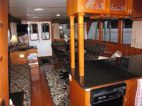Slide: The Image of DeFever Performance Offshore Cruiser 1986 - 7