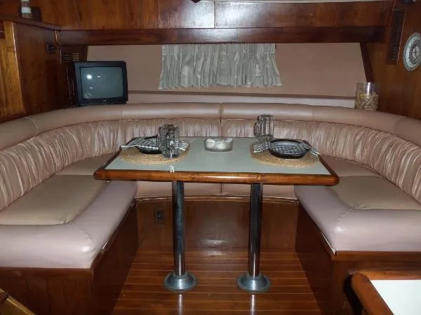 Slide: The Image of Californian 42 Motoryacht 1986 - 11
