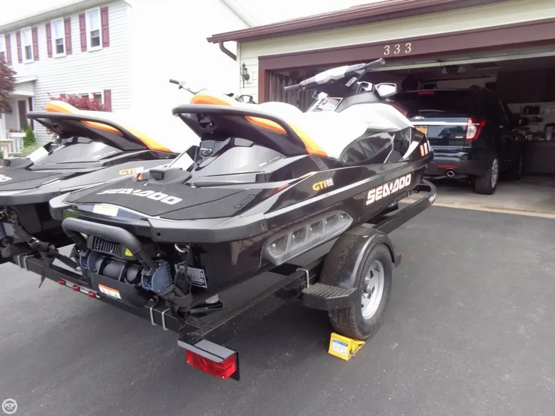 Slide: The Image of Sea-Doo (2) GTI SE 155 2012 - 8