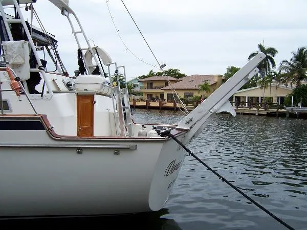 Slide: The Image of Gulfstar Sailcruiser Cockpit Sloop 1988 - 5