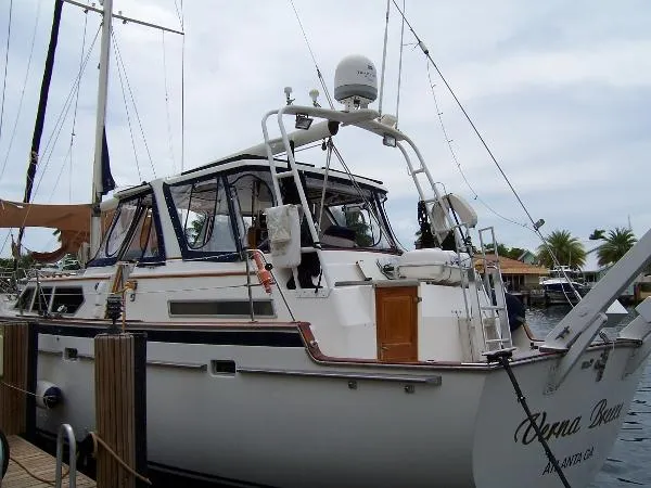Slide: The Image of Gulfstar Sailcruiser Cockpit Sloop 1988 - 6