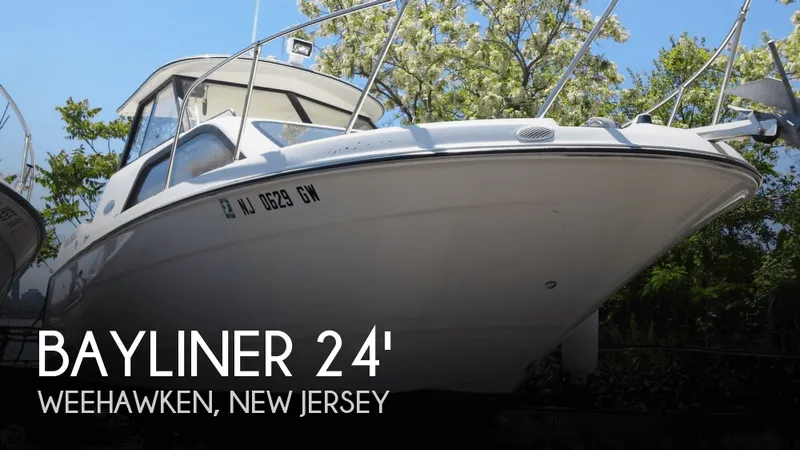 Slide: The Image of Bayliner 242 Classic Cruiser EC 2005 - 0