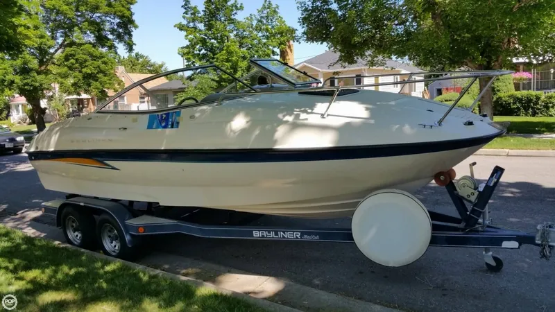Slide: The Image of Bayliner 212 Cuddy 2004 - 3