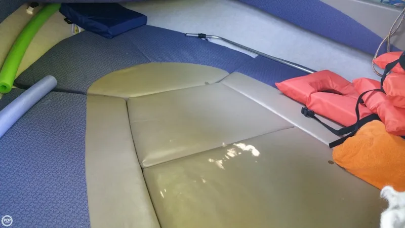 Slide: The Image of Bayliner 212 Cuddy 2004 - 5