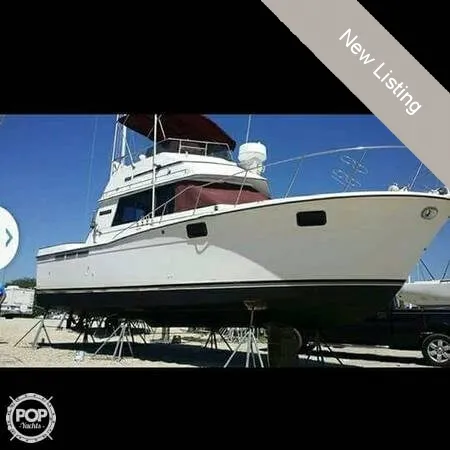 Slide: The Image of Carver Yachts 3227 Convertible 1985 - 8