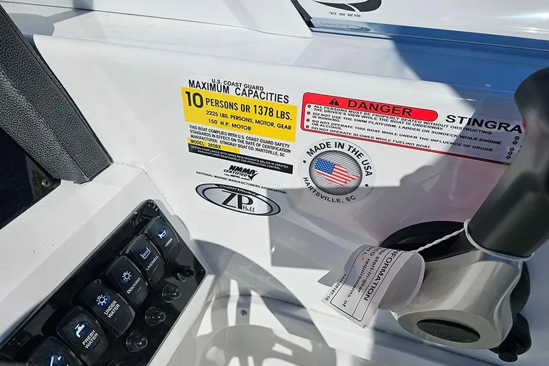 Slide: The Image of Stingray 20 SBX 2026 boat dashboard with capacity and safety labels. - 17