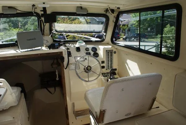 Slide: The Image of Parker Marine 23 Sport Cabin 1994 - 6