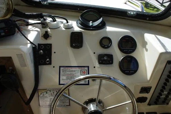 Slide: The Image of Parker Marine 23 Sport Cabin 1994 - 7