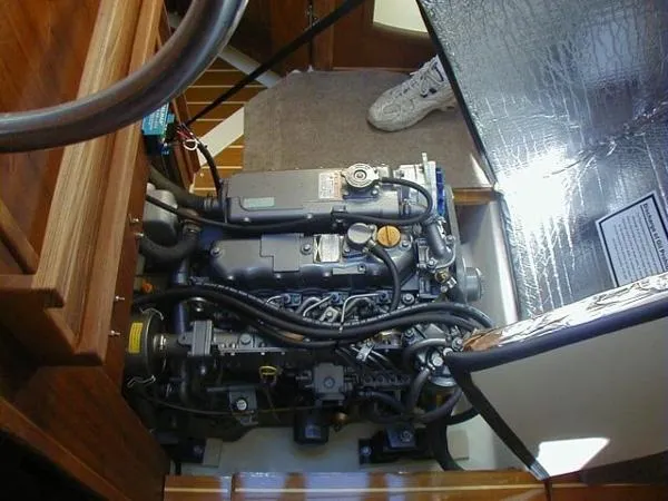 Slide: The Image of Hunter 410 2000 - 8
