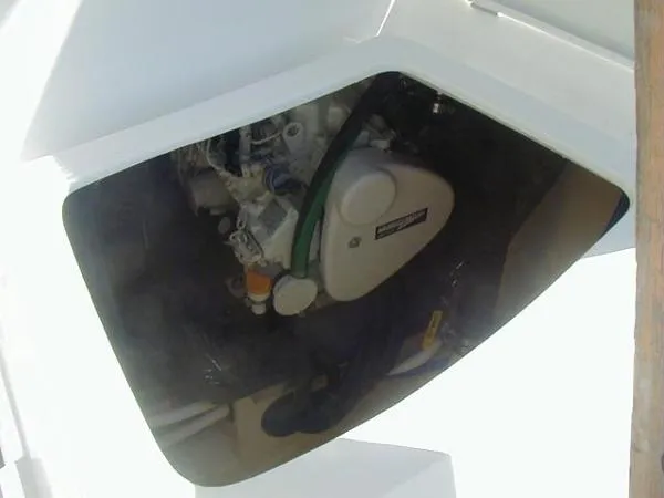 Slide: The Image of Hunter 410 2000 - 9