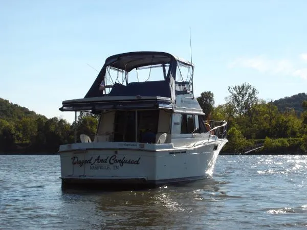 Slide: The Image of Carver Yachts 3227 Sedan Mid Cabin 1985 - 2