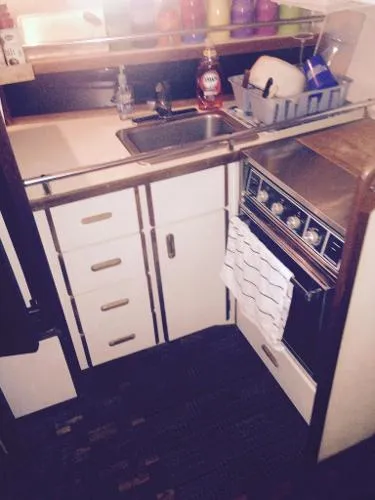 Slide: The Image of Carver Yachts 3227 Sedan Mid Cabin 1985 - 8