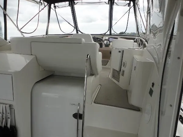 Slide: The Image of Carver Yachts 396 ES Motor Yacht 2005 - 10