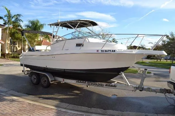 Slide: The Image of Robalo 235 Walk Around 2005 - 1