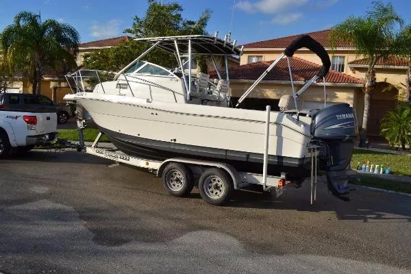 Slide: The Image of Robalo 235 Walk Around 2005 - 2