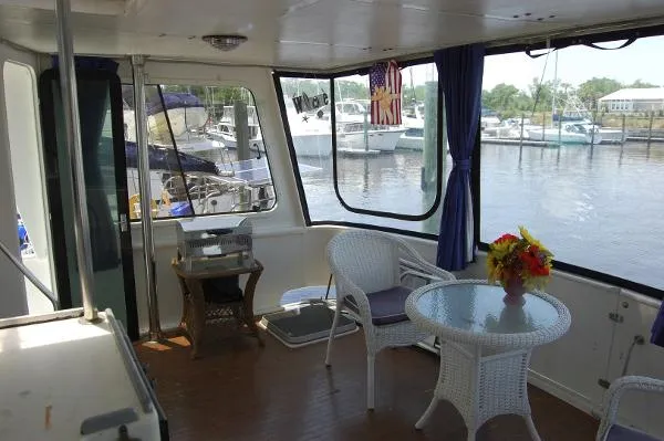 Slide: The Image of Aquarius Trawler/Motoryacht 1988 - 5