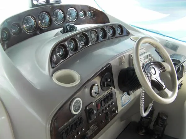 Slide: The Image of Rinker 330 Fiesta Vee 1999 - 10