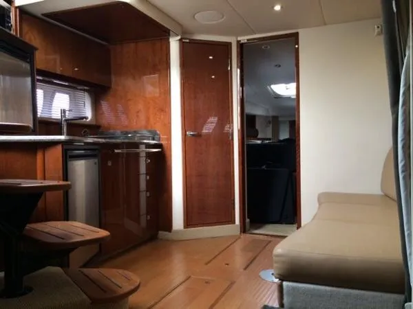 Slide: The Image of Sea Ray 390 Sundancer - Certified Preowned 2012 - 10
