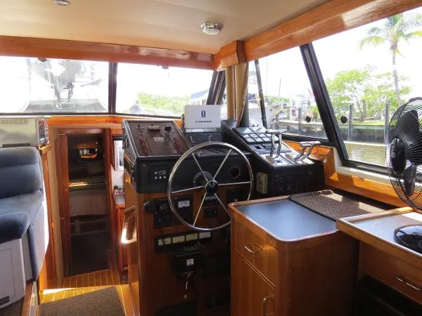 Slide: The Image of Bayliner 3888 Motoryacht 1991 - 11