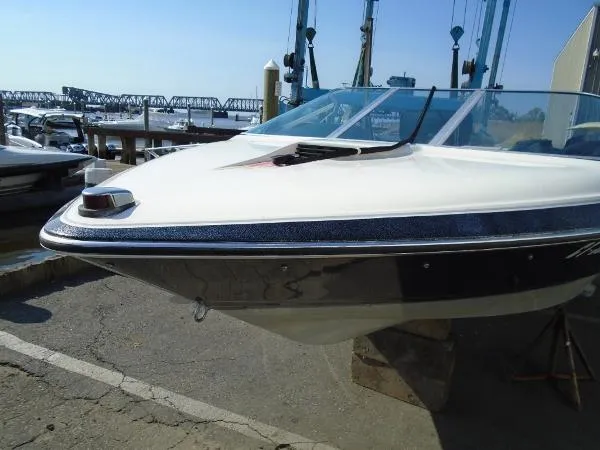 Slide: The Image of Bayliner 20 Challenger Ski Boat 1999 - 1