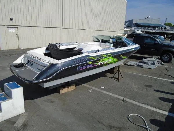 Slide: The Image of Bayliner 20 Challenger Ski Boat 1999 - 3