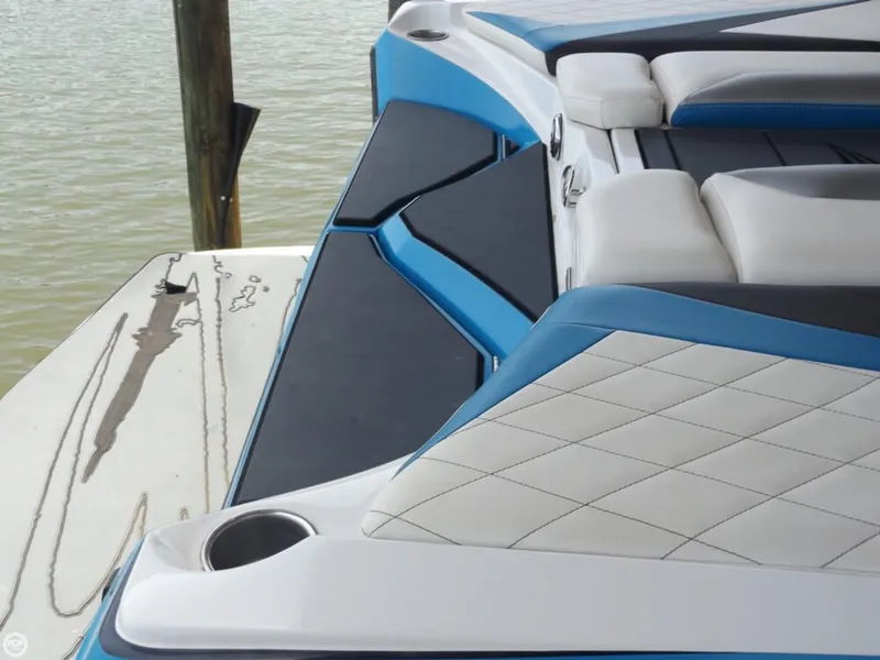 Slide: The Image of Tige Z3 2012 - 8