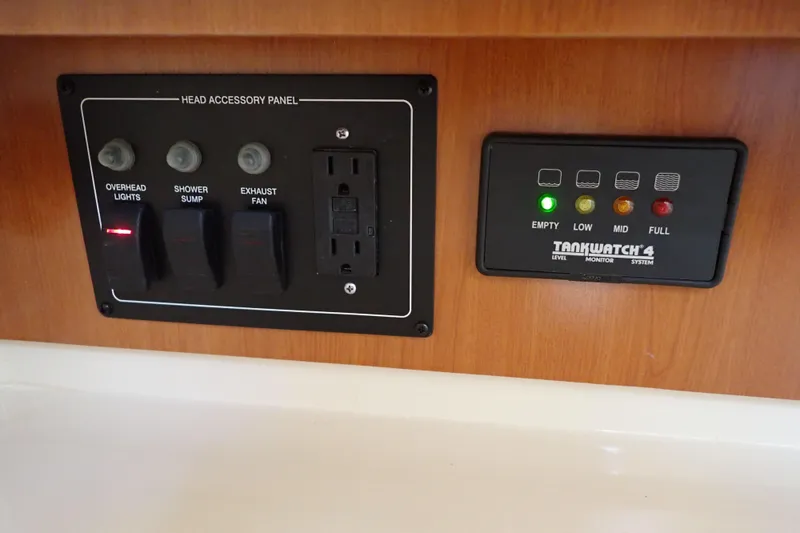 Slide: The Image of Control panel and tank monitor on 2006 Wellcraft 330 Coastal boat. - 107