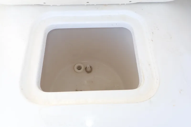 Slide: The Image of Livewell compartment on a 2006 Wellcraft 330 Coastal boat. - 47