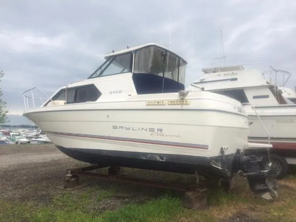 Slide: The Image of Bayliner 2452 Ciera Classic Hardtop 1994 - 1