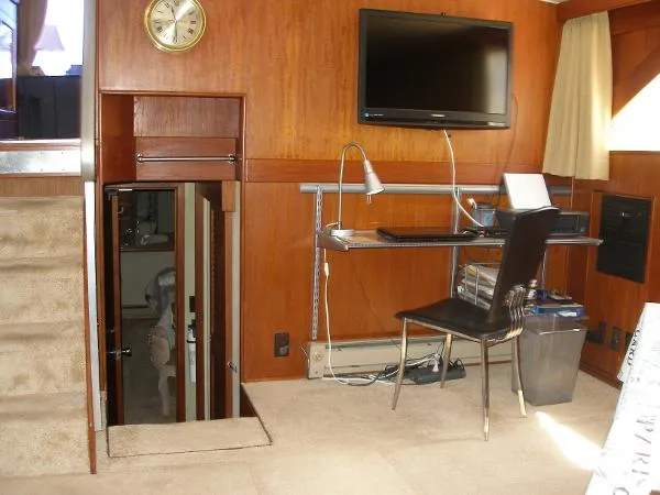 Slide: The Image of Chris-Craft Commander 1977 - 5