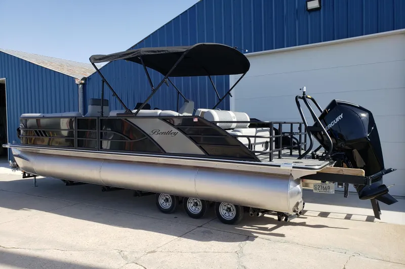 The Image of Bentley Pontoons Elite 253 Swingback Bench 2026 - undefined