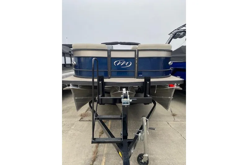 Slide: The Image of 2026 Manitou 25 Encore SL SHP pontoon boat on trailer, front view. - 7